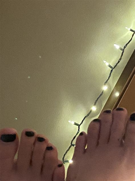 COLLEGE GIRL FEET AND TOES ARE THE SEXIEST。